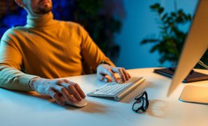 Poszukując laptopa, który będzie spełniał wyśrubowane wymagania, warto zwrócić uwagę na Lenovo ThinkPad L13 Yoga Gen 3